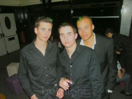 Les men in black ! lol 